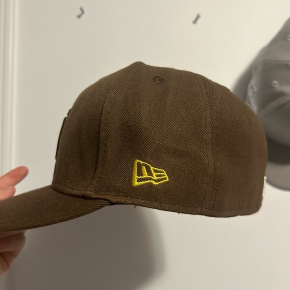 Various Fitted Hats - Picture 2 of 16